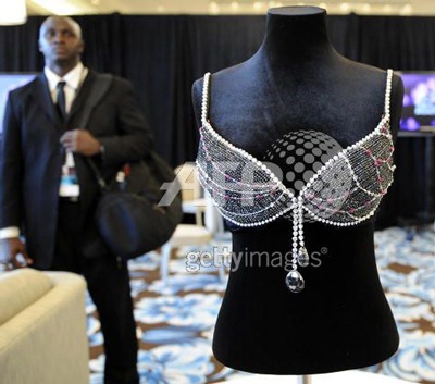 Hậu trường thú vị trong show diễn của Victoria's Secret  - 2