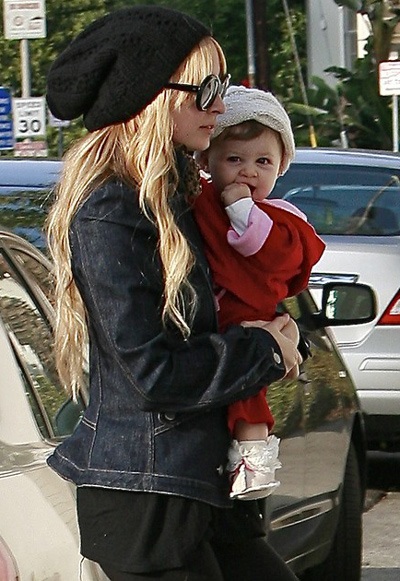 Christina Aguilera khen Nicole Richie là bà mẹ đảm - 2