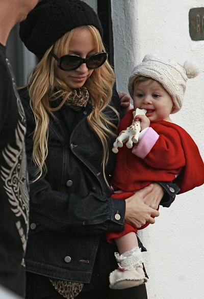 Christina Aguilera khen Nicole Richie là bà mẹ đảm - 4