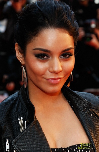 Vanessa Hudgens trưởng thành từ nghèo khó - 1