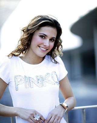 Chùm ảnh “độc” của tân Hoa hậu quốc tế - 4