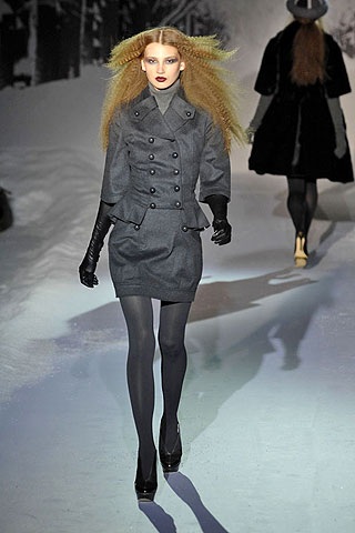 BST thu/đông 2008 của Julien Macdonald - 17 BST thu/đông 2008 của Julien Macdonald - 17