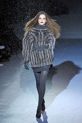 BST thu/đông 2008 của Julien Macdonald - 25 BST thu/đông 2008 của Julien Macdonald - 25