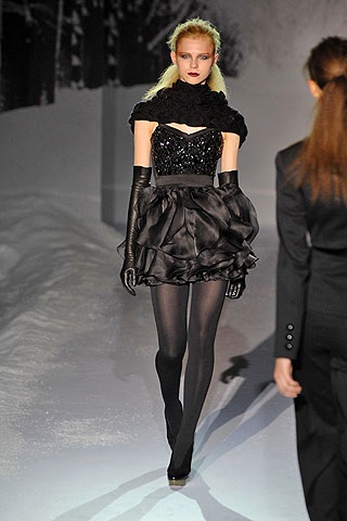 BST thu/đông 2008 của Julien Macdonald - 23 BST thu/đông 2008 của Julien Macdonald - 23