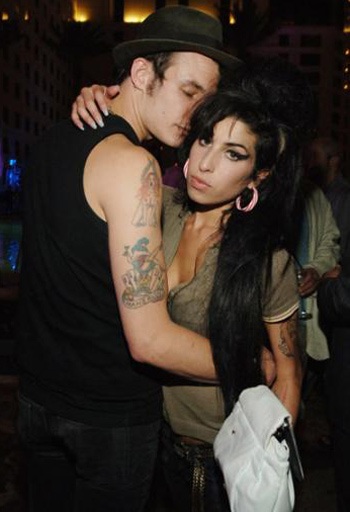 Chồng Amy Winehouse thừa nhận đã đưa cô “vào đời” - 3 Chồng Amy Winehouse thừa nhận đã đưa cô “vào đời” - 3