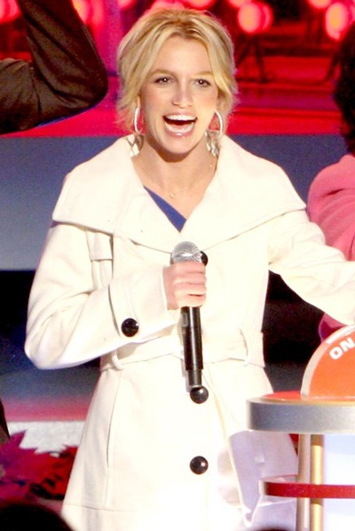 Album mới của Britney bán chạy hơn mong đợi - 1