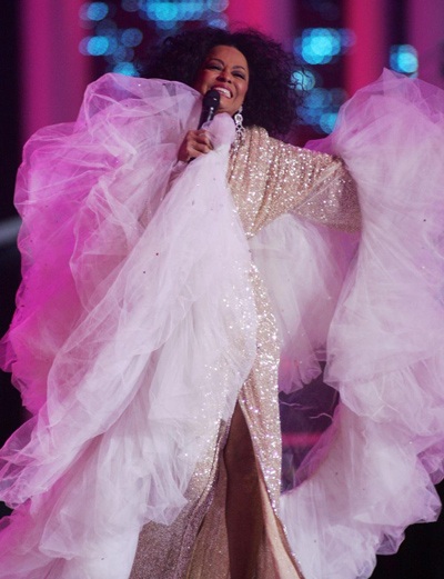 Hai chiếc váy kỳ dị của Lily Allen và Diana Ross - 1