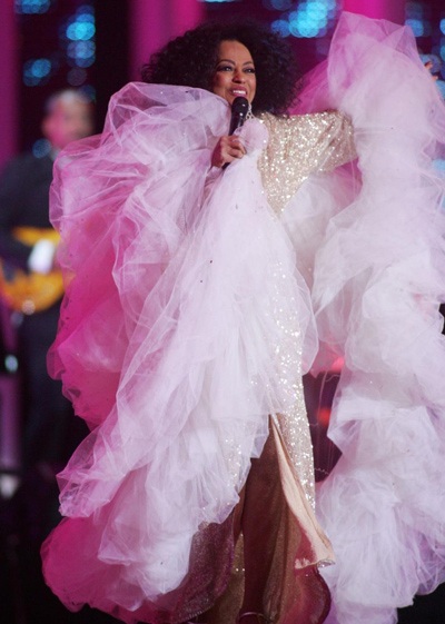 Hai chiếc váy kỳ dị của Lily Allen và Diana Ross - 2