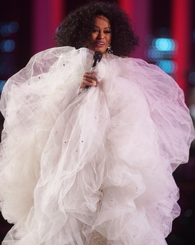 Hai chiếc váy kỳ dị của Lily Allen và Diana Ross - 4