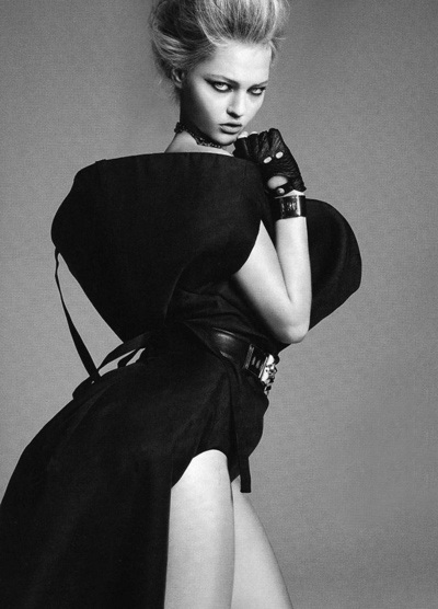 “Búp bê Nga” mơ làm họa sỹ - 3 “Búp bê Nga” mơ làm họa sỹ - 3