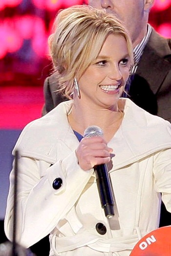 Bố Britney được con gái tăng lương - 3