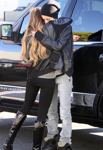 Lindsay Lohan ôm người tình đồng giới ngoài đường - 2 Lindsay Lohan ôm người tình đồng giới ngoài đường - 2