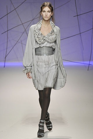 BST thanh lịch của Emanuel Ungaro - 26