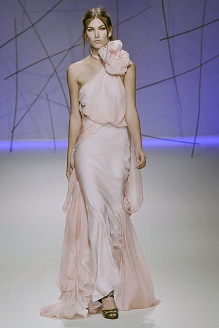 BST thanh lịch của Emanuel Ungaro - 1