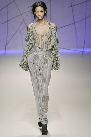 BST thanh lịch của Emanuel Ungaro - 25