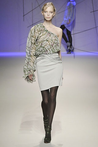 BST thanh lịch của Emanuel Ungaro - 24