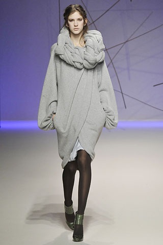 BST thanh lịch của Emanuel Ungaro - 20