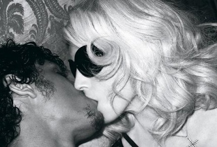 Madonna và trai trẻ “nóng” trên tạp chí W - 2