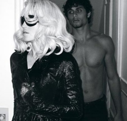 Madonna và trai trẻ “nóng” trên tạp chí W - 3