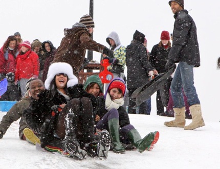 Lily Allen vui đùa trong tuyết trắng - 5