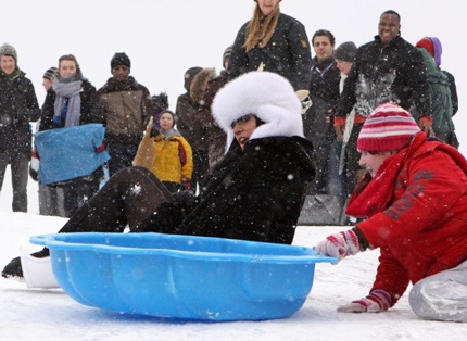 Lily Allen vui đùa trong tuyết trắng - 6