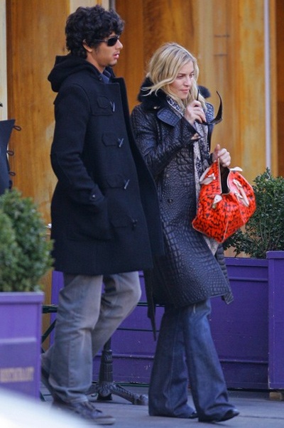 Madonna hẹn hò với người mẫu 22 tuổi - 3 Madonna hẹn hò với người mẫu 22 tuổi - 3