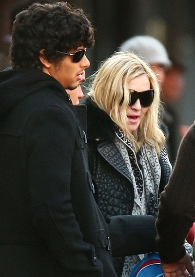 Madonna hẹn hò với người mẫu 22 tuổi - 2 Madonna hẹn hò với người mẫu 22 tuổi - 2