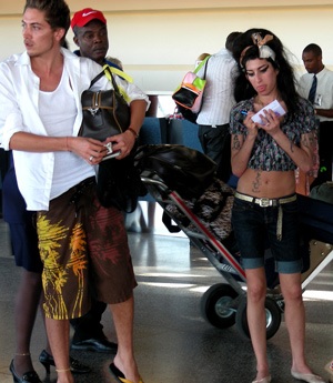 Amy Winehouse đi nghỉ với người yêu cũ - 1