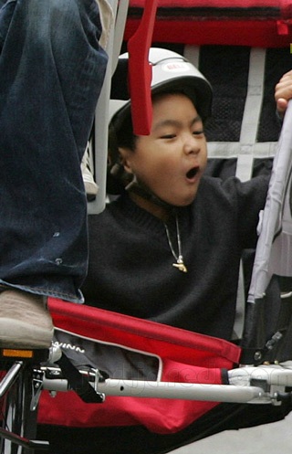 Gia đình Brangelina đạp xe đi chơi - 3 Gia đình Brangelina đạp xe đi chơi - 3