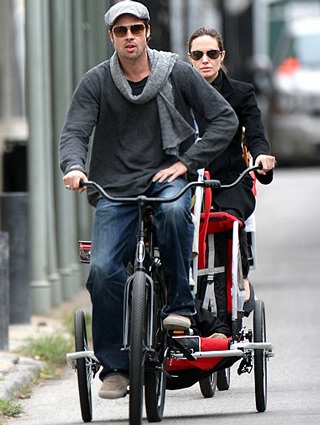 Gia đình Brangelina đạp xe đi chơi - 4 Gia đình Brangelina đạp xe đi chơi - 4