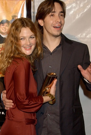 Drew Barrymore và Justin Long: Không còn giấu chuyện yêu đương - 1