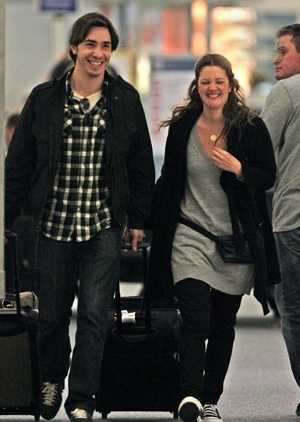 Drew Barrymore hạnh phúc bên người tình mới - 2 Drew Barrymore hạnh phúc bên người tình mới - 2