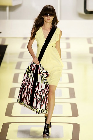 BST xuân/hè 2008 của Miss Sixty - 10