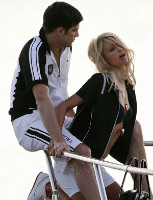 Theo chân Paris Hilton đi chụp hình quảng cáo - 12 Theo chân Paris Hilton đi chụp hình quảng cáo - 12