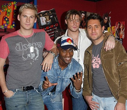 Cựu thành viên nhóm Blue khoe con trai - 4