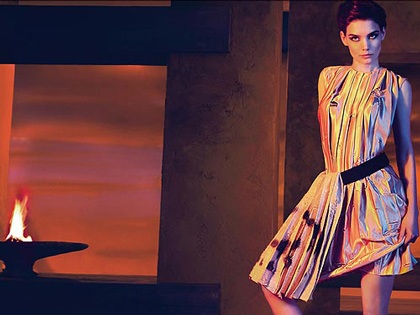 Miu Miu hé lộ ảnh quảng cáo với gương mặt Katie Holmes - 1