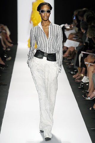 Carolina Herrera: Nữ tính, yểu điệu - 24