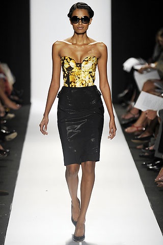 Carolina Herrera: Nữ tính, yểu điệu - 21