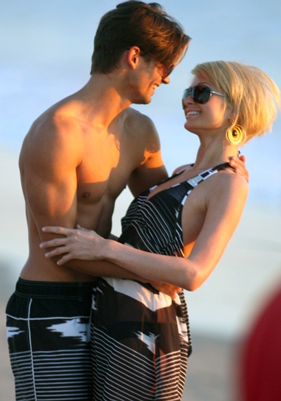 Theo chân tiểu thư Paris Hilton đi chụp hình quảng cáo - 6