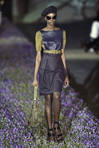 BST xuân/hè 2007 của Yves Saint Laurent - 8