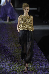 BST xuân/hè 2007 của Yves Saint Laurent - 23