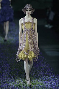 BST xuân/hè 2007 của Yves Saint Laurent - 22