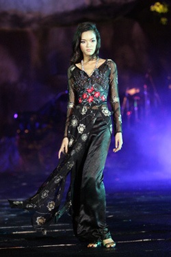 Thiên đường biển đêm  - 15