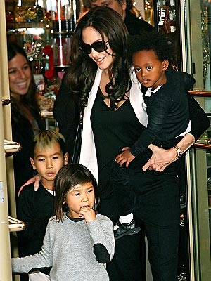 Angelina Jolie có thêm hình xăm mới - 5