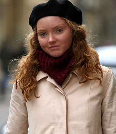 Siêu mẫu Lily Cole bắt đầu “đời” sinh viên - 1