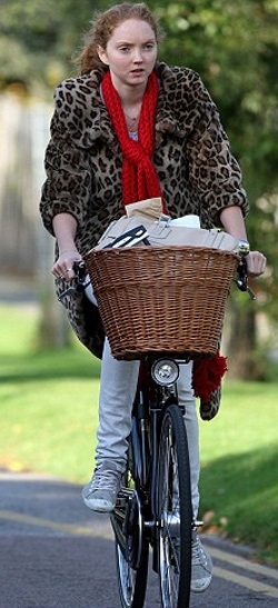 Siêu mẫu Lily Cole bắt đầu “đời” sinh viên - 4