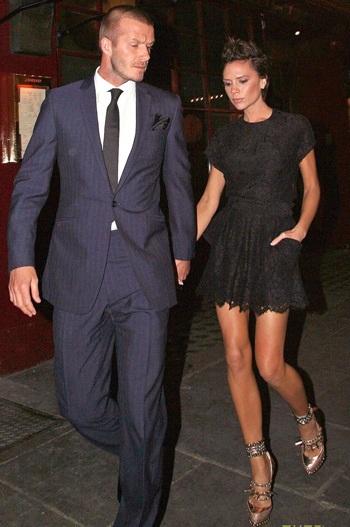 Victoria Beckham đi giầy có đinh nhọn - 2 Victoria Beckham đi giầy có đinh nhọn - 2