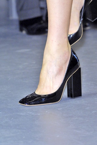 BST giày dép của Calvin Klein và Versace - 16