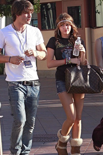 Miley Cyrus úp mở chuyện tình cảm - 1 Miley Cyrus úp mở chuyện tình cảm - 1