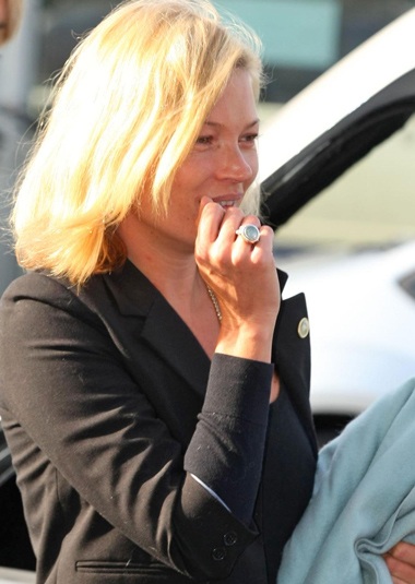 Kate Moss: Già và xấu khi không trang điểm - 6